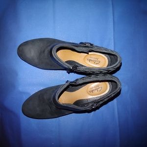 Clark's size 7.5 black leather booties.